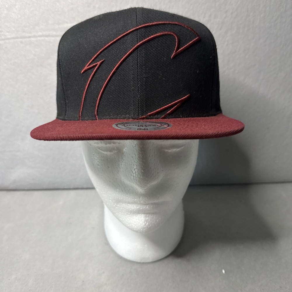 Mitchell Ness Cleveland Cavaliers SnapBack Hat/red bill Black Cavs hat‎